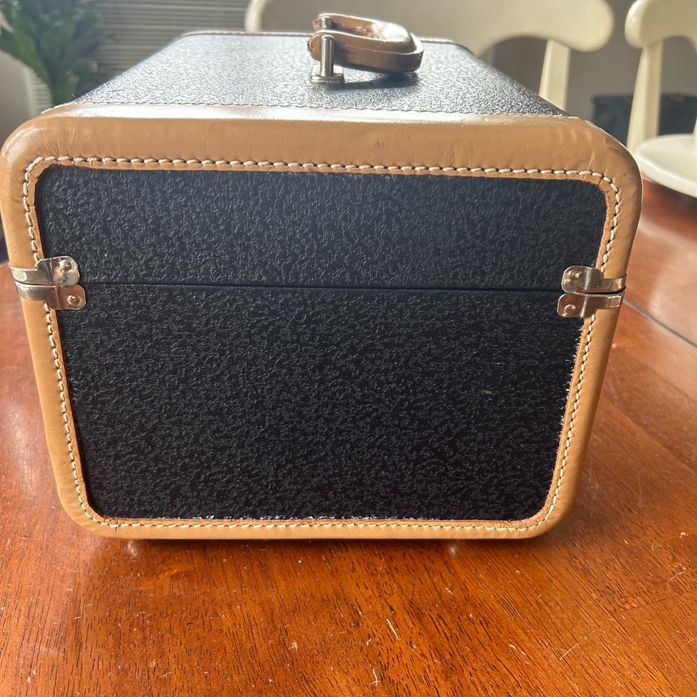 VINTAGE McBrine Cosmetics Train Case Luggage EUC - Picture 6 of 16